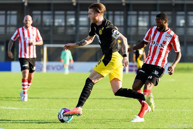 中脱颖而出 中脱颖而出