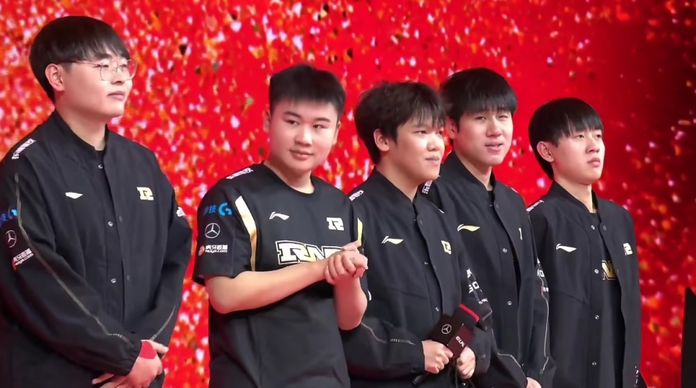 迫使阿森纳 迫使阿森纳